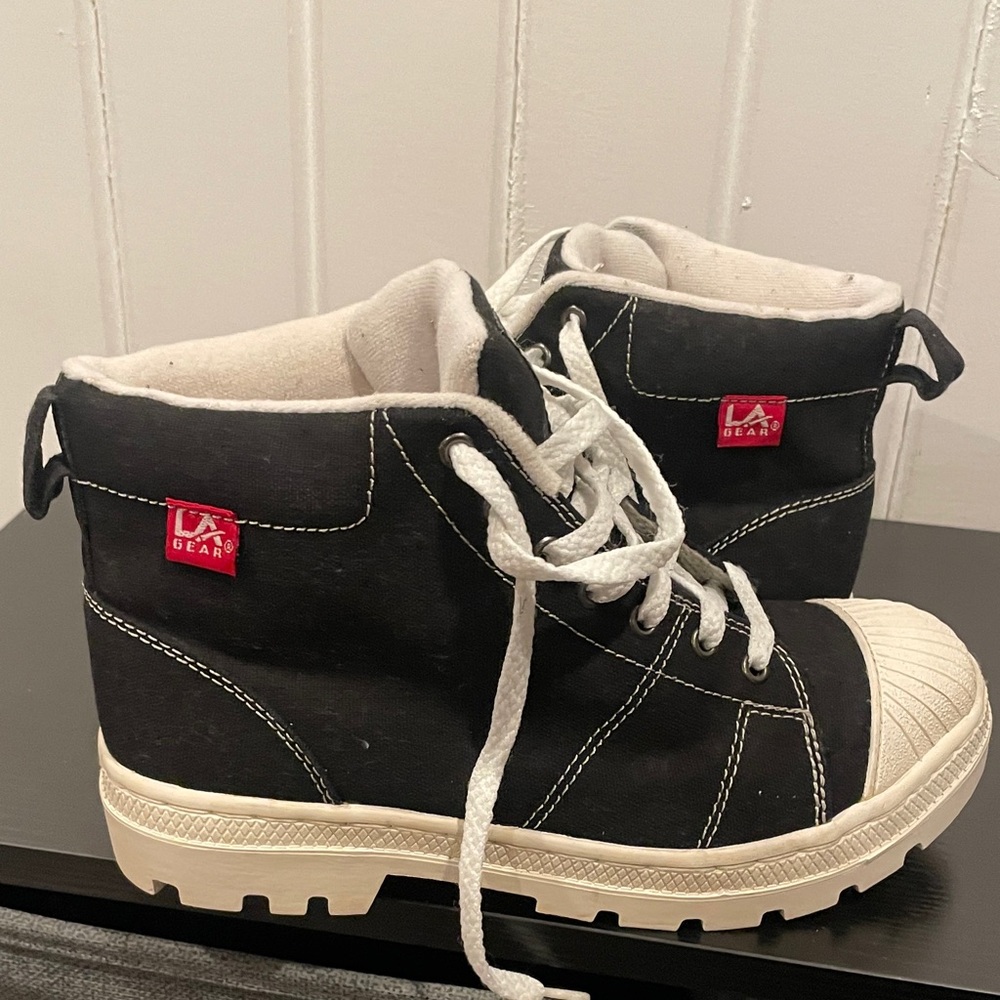 LA Gear Women’s Black High- Top Canvas Sneakers size 7.5